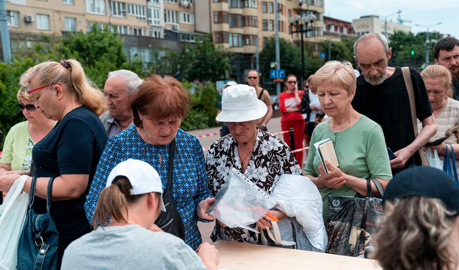 У Івано-Франківську волонтери та благодійники з усіх куточків України допомагають людям у біді